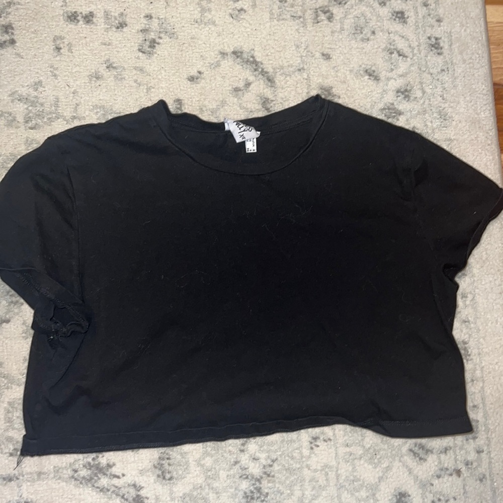Cropped black tee